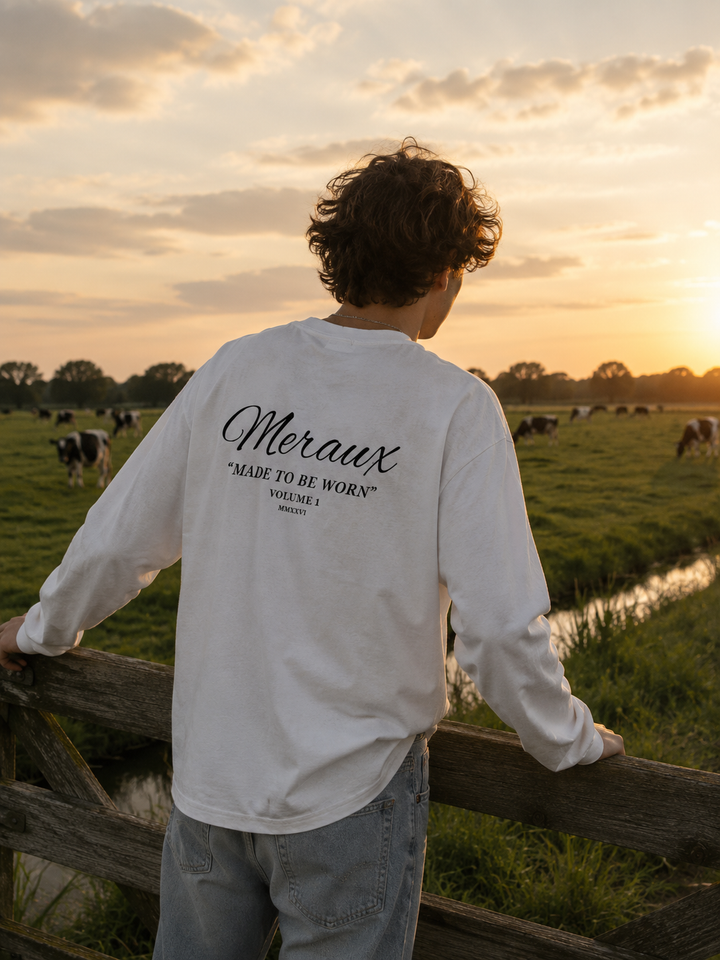 Script Longsleeve – White / Black